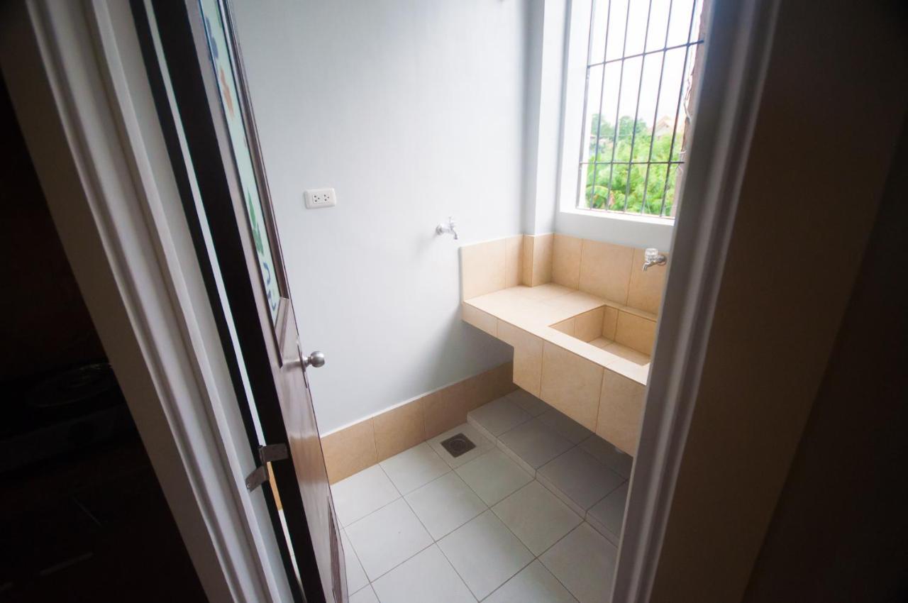 NF Suites Davao City Buitenkant foto