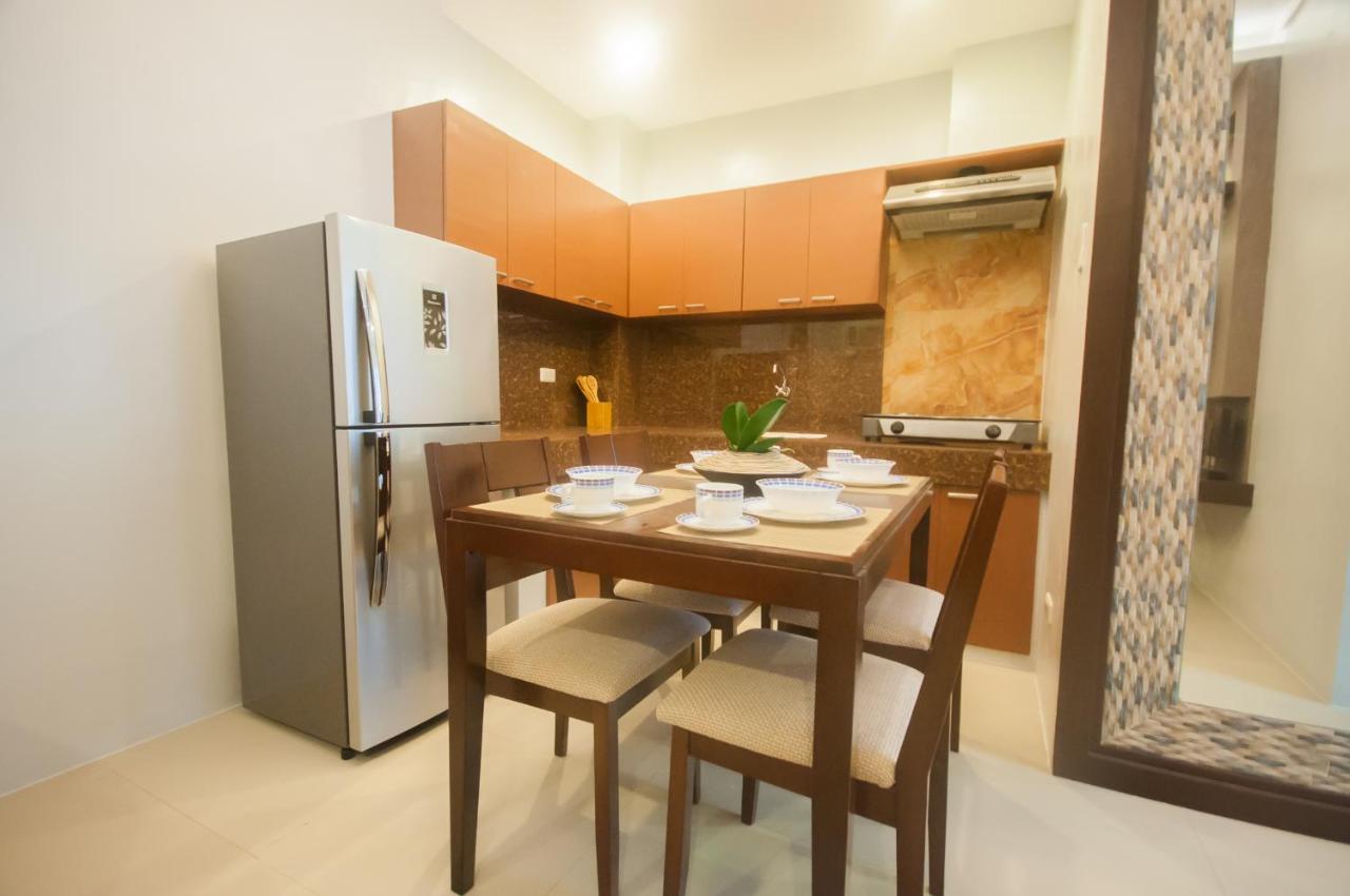 NF Suites Davao City Buitenkant foto